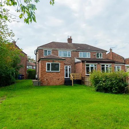 Modern 4-bed With Garden Semesterbostad Manchester