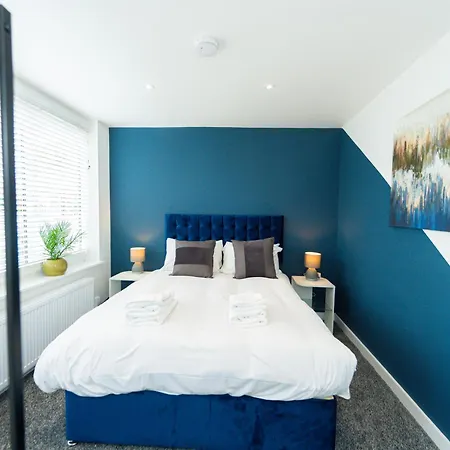 Modern 4-bed With Garden