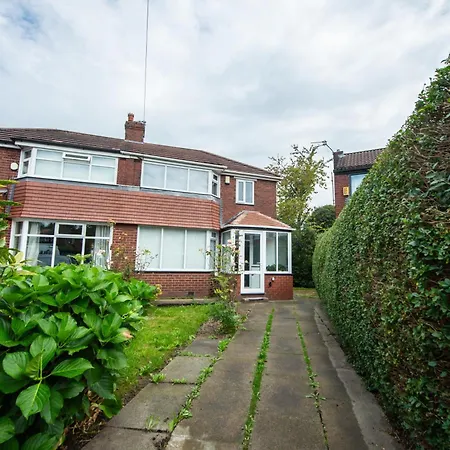 Nyaraló Modern 4-bed With Garden *