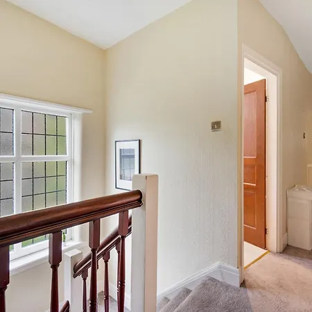 Pass The Keys Spacious 4-bedroom House With Games In Leafy Didsbury * Manchester