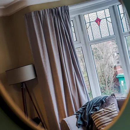 Pass The Keys Spacious 4-bedroom House With Games In Leafy Didsbury