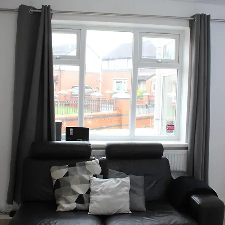 House Near Centre & Etihad, Free Parking & Garden * Manchester