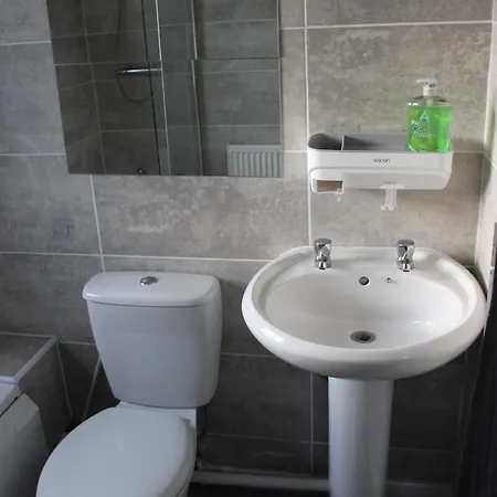 House Near Centre & Etihad, Free Parking & Garden Manchester