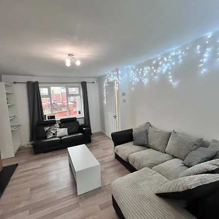House Near Centre & Etihad, Free Parking & Garden * مانشستر