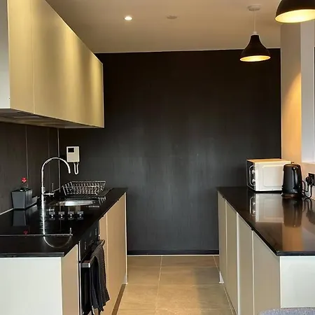 Spacious 2 Bed Modern * Manchester