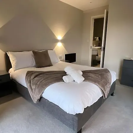 Spacious 2 Bed Modern