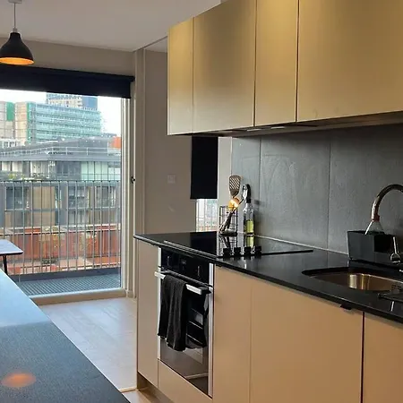 Spacious 2 Bed Modern Lägenhet