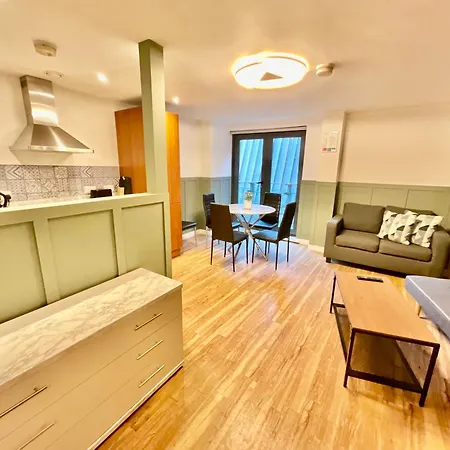 Two Bedrooms Flat - Centre Apartment *