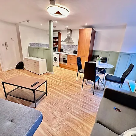 Two Bedrooms Flat - Centre * Manchester