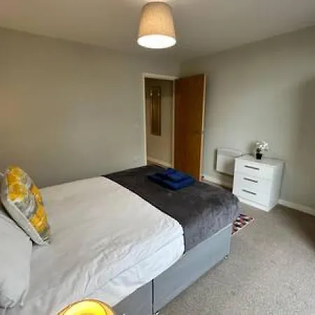 Modern 1 Bed Sleeps 2 *