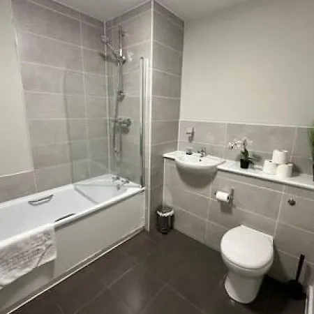 Apartman Large 2 Bed With Balcony And Sofa Bed Sleeps 6 Manchester