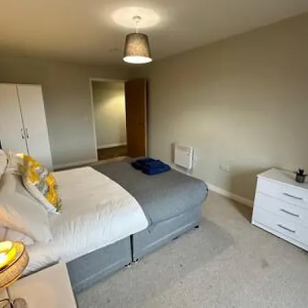 Large 2 Bed With Balcony And Sofa Bed Sleeps 6 Apartman