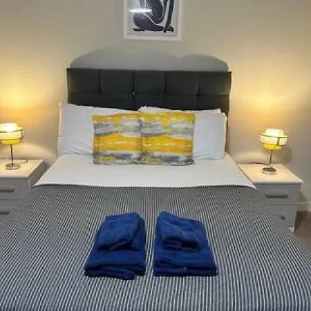 Large 2 Bed With Balcony And Sofa Bed Sleeps 6