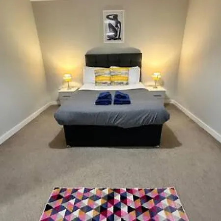 Large 2 Bed With Balcony And Sofa Bed Sleeps 6 *