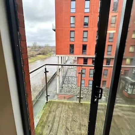 Fab 1 Bed With Balcony And River Views Sleeps 2 Lägenhet Manchester