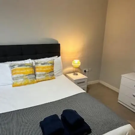 Fab 1 Bed With Balcony And River Views Sleeps 2