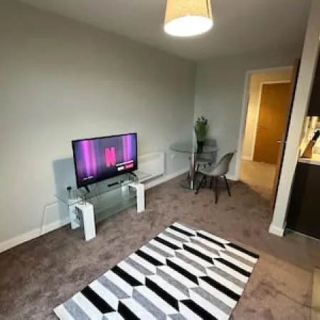 Fab 1 Bed With Balcony And River Views Sleeps 2 *