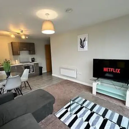 Large 1 Bed Mcr And Huge Terrace Sleeps 4 דירה מנצ'סטר
