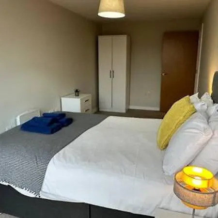 Lovely 1 Bed Sleeps 2 Апартаменты Манчестер