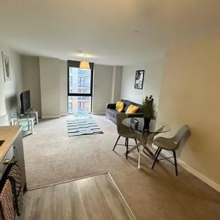 Fab 1 Bed In Sleeps 2 מנצ'סטר