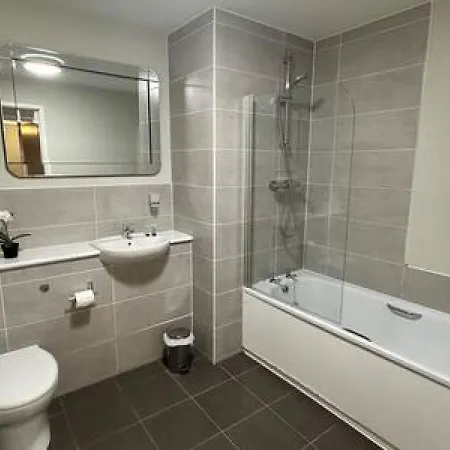 דירה Fab 1 Bed In Sleeps 2 מנצ'סטר