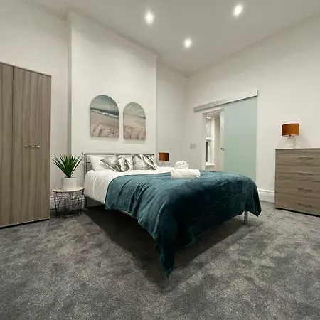 The Bank Manager's House - 7bedrooms - Free Parking - Rest&recharge Near Centre * Manchester