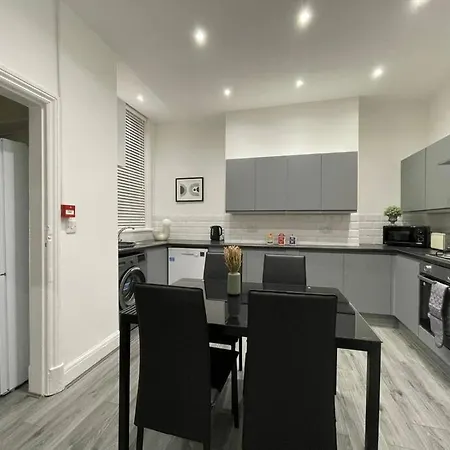 The Bank Manager's House - 7bedrooms - Free Parking - Rest&recharge Near Centre Manchester
