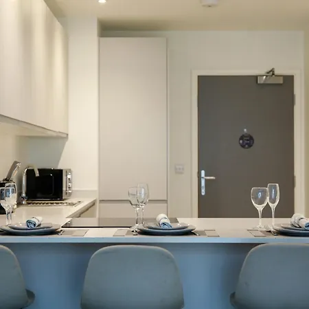 Trafford Modern 1 Bed With Cinema * 맨체스터