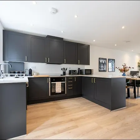 בית נופש Elegance Retreat - 2 Bed With Parking *