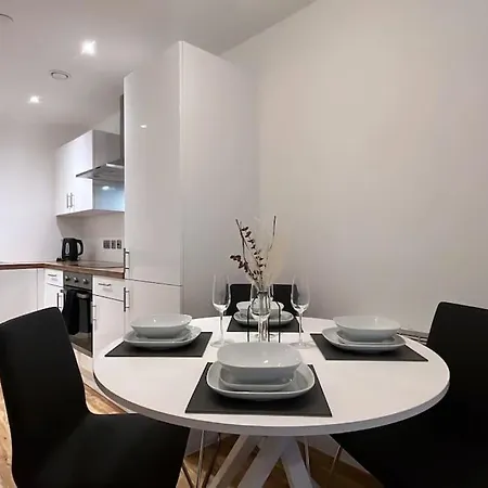 Stunning Two Bedroom Appartement *