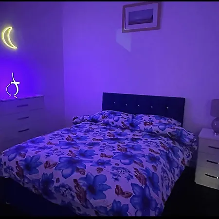 Modern 2 Bed In Salford Manchester
