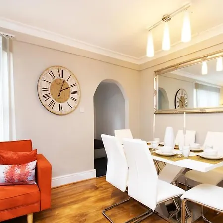 Modern Stylish 3-br House Close To Etihad * 맨체스터