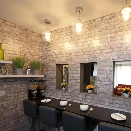Modern Stylish 3-br House Close To Etihad 펜션 맨체스터