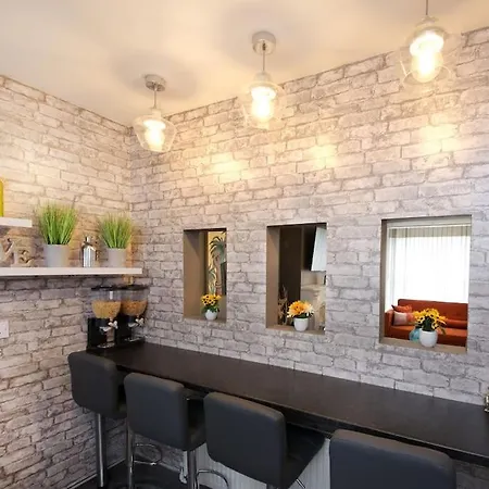 펜션 Modern Stylish 3-br House Close To Etihad