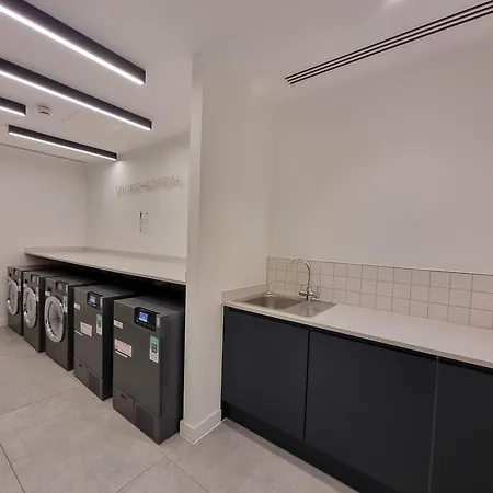 아파트 Trafford Modern 1 Bed With Cinema *