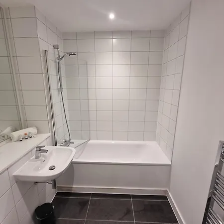 Trafford Modern 1 Bed With Cinema 아파트