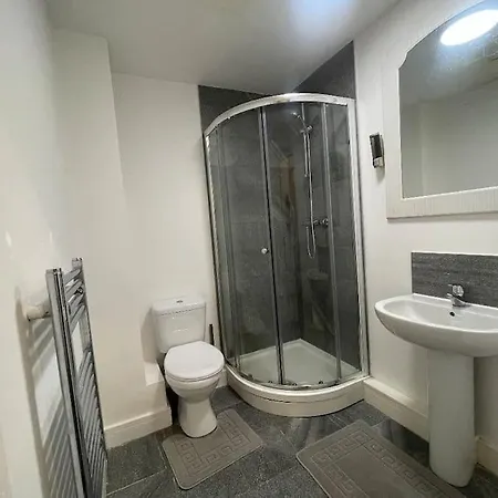 Modern 2-bed Flat In Salford Apartamento