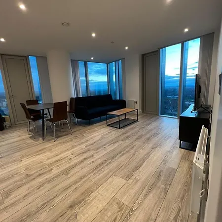 Cozy 2 Bed Flat Free Parking, City Centre Apartment