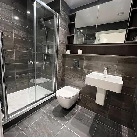 Cozy 2 Bed Flat Free Parking, City Centre