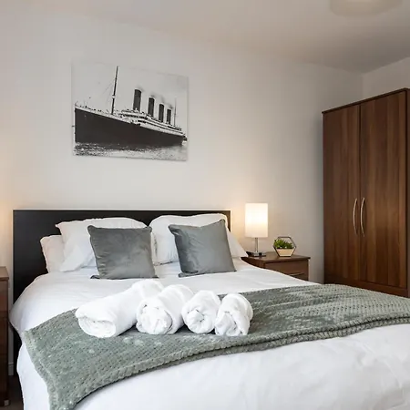Beautiful 4 Bed House In Free Parking Semesterbostad *