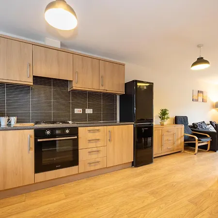 Beautiful 4 Bed House In Free Parking Semesterbostad *