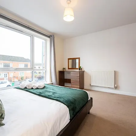 Beautiful 4 Bed House In Manchester Free Parking