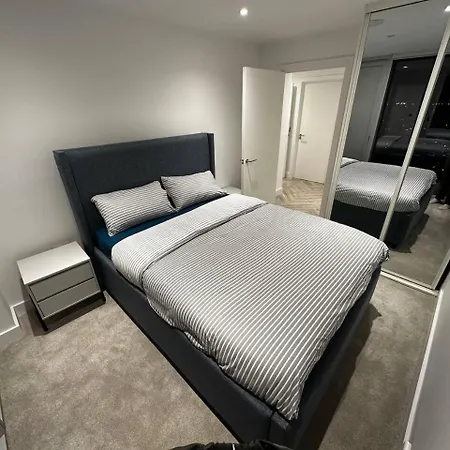 Stunning 1-bed In Salford アパート