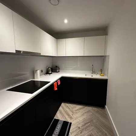 Stunning 1-bed In Salford アパート