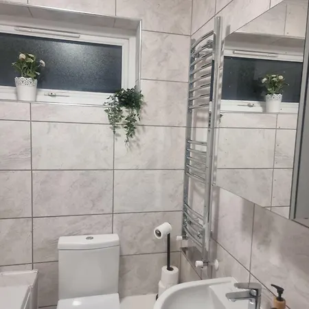 Spacious House In * Manchester