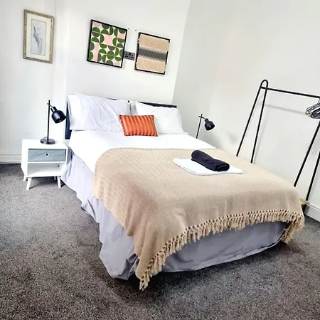 Hébergement de vacances Gorgeous Stylish Cheri Victorian House In *