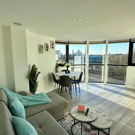 Lux Livin' - Luxury 2 Bed With Free Parking * Manchester