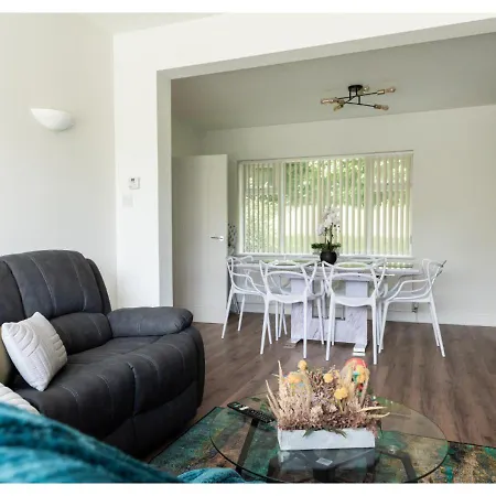 Cozy 3 Bd House, Perfect For Large Group Of 6 *