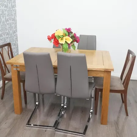 Cheadle House Holidays Holiday home