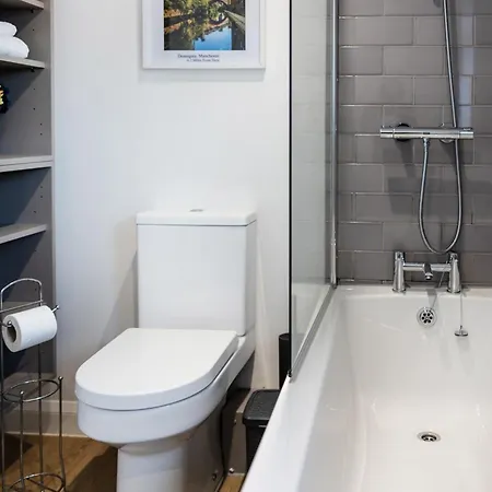 The Heart - Cosy 3 Bedroom House With Double Driveway And Garden In 曼彻斯特